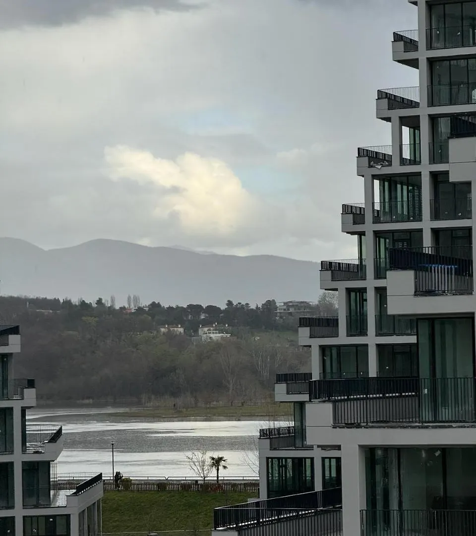 Lake View تيرانا