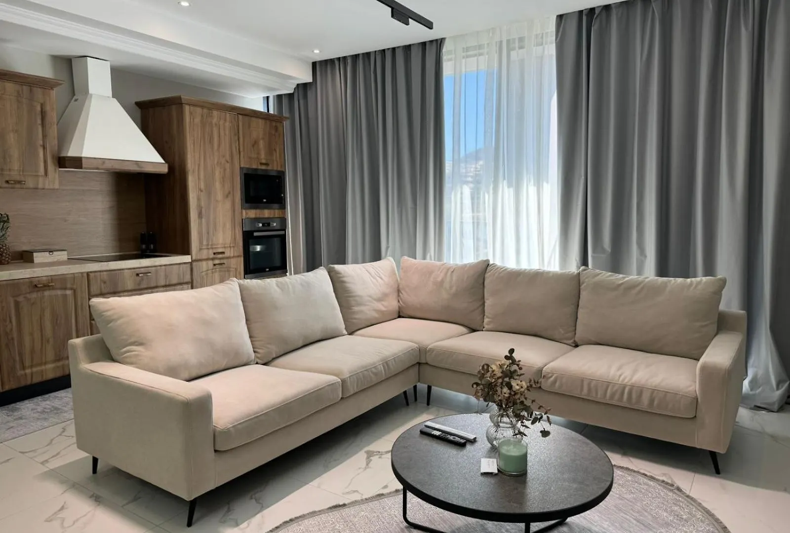 Lake View تيرانا ألبانيا